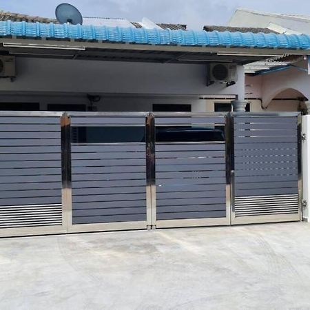 Voon 4 Bedroom Homestay Mersing Exterior foto